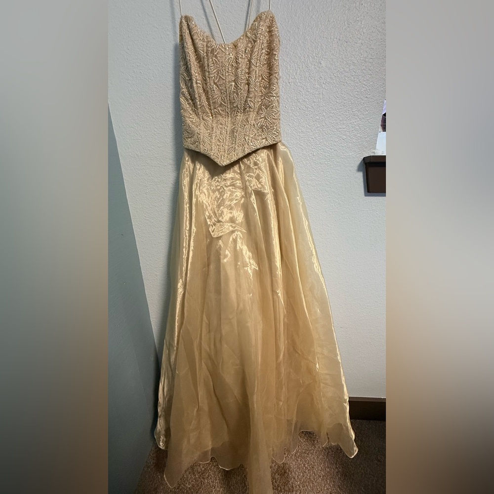 Elegant Gold Strapless Gown Fiesta Ball Gown Y2K Vintage